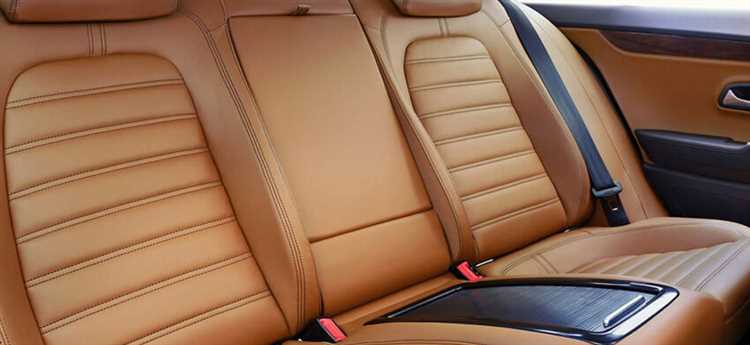 Салон автомобиля: кожаный или тканевый – сравнение качества