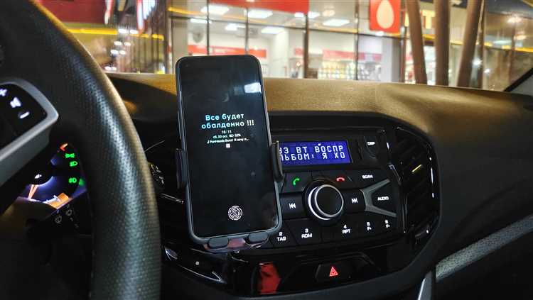 Как правильно использовать смартфон за рулем: полезные приложения и аксессуары