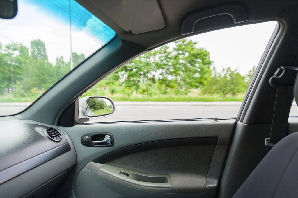 Как проверить и заменить автомобильные стекла