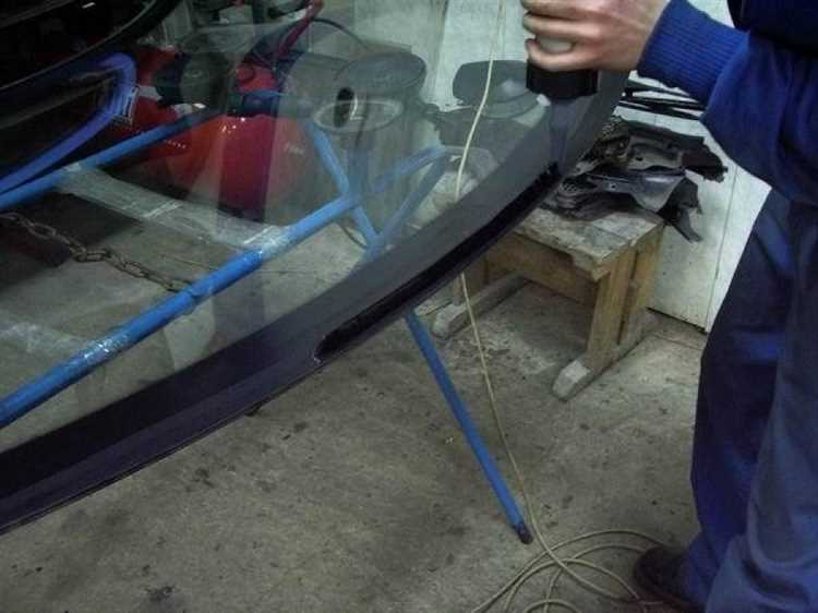 Подготовка к замене стекла автомобиля