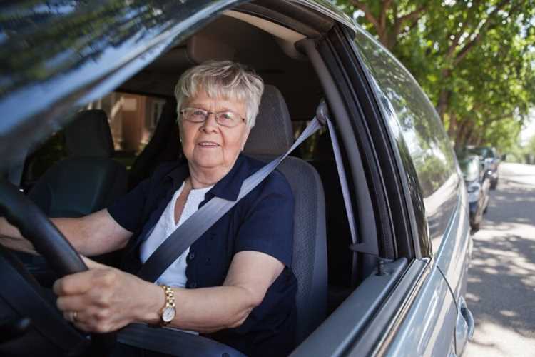 Безопасность на дороге: что нужно знать пожилым водителям