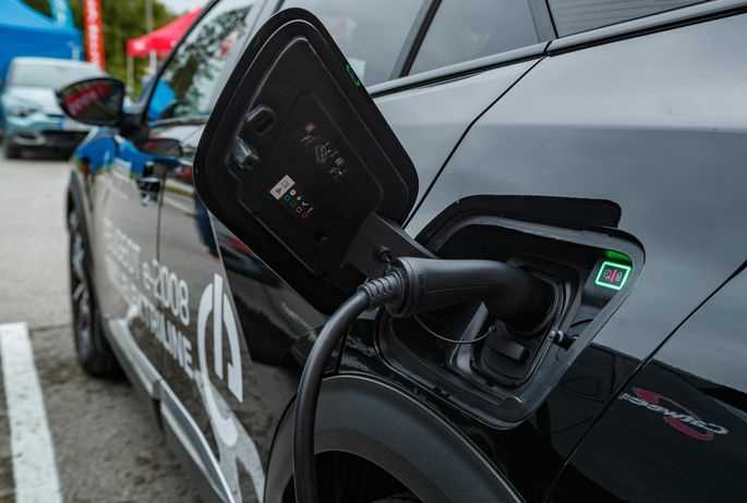 Зеленая революция: электромобили и их вклад в эко-мобильность